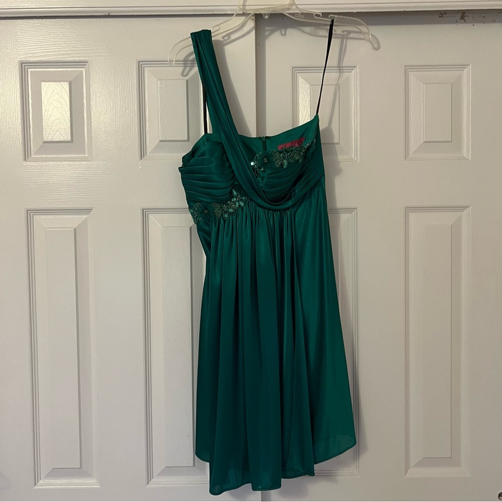 Juniors Green formal dress